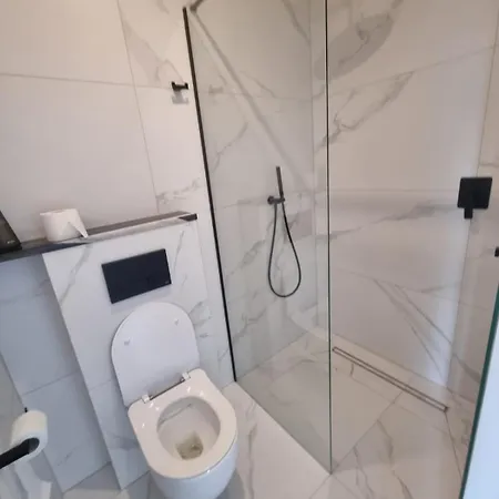 Apartament Modry Z Widokiem Na Jezioro Lägenhet