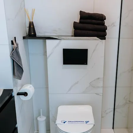 Z Widokiem Na Jezioro *