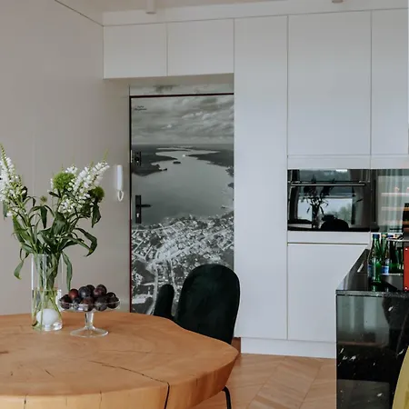 Apartament Modry Z Widokiem Na Jezioro Lägenhet Charzykowy